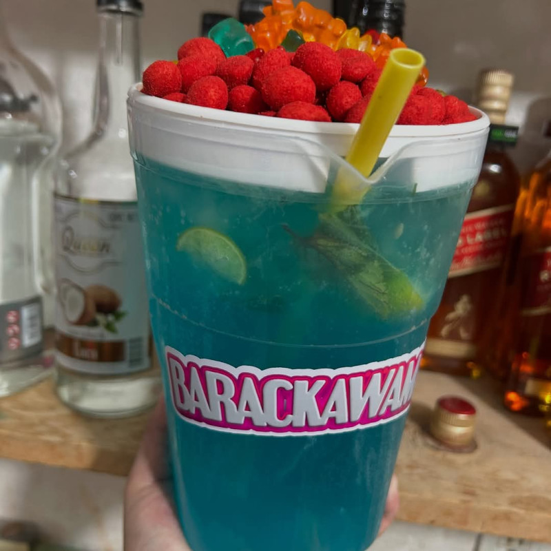 Ver aviso de uso de imágenes y contenido a pie de página.