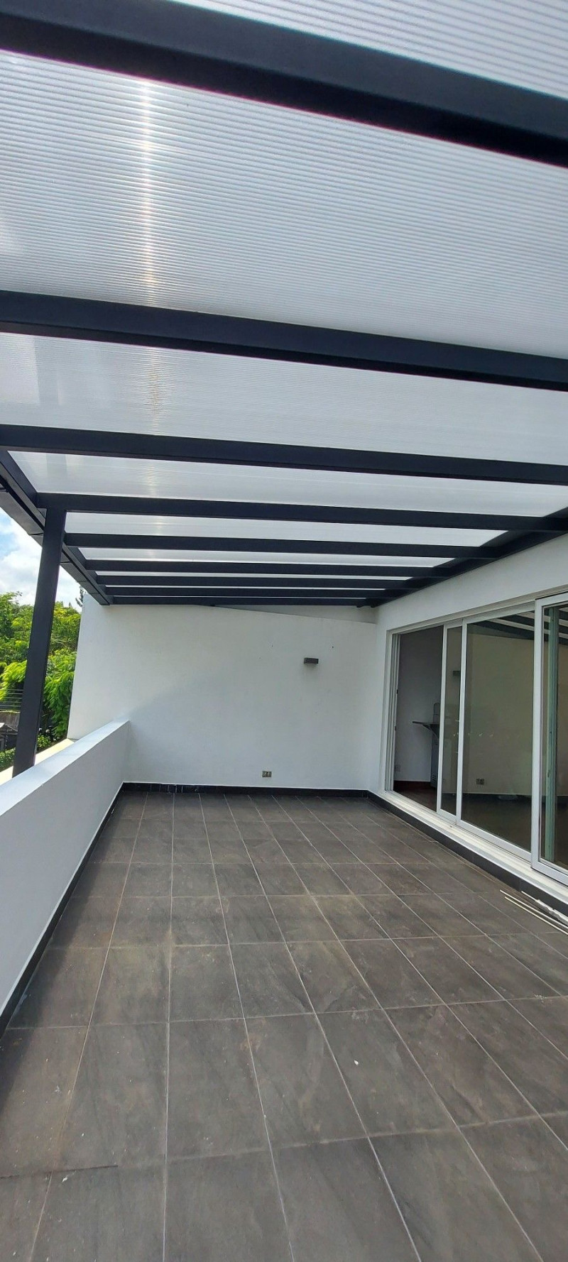 Ver aviso de uso de imágenes y contenido a pie de página.