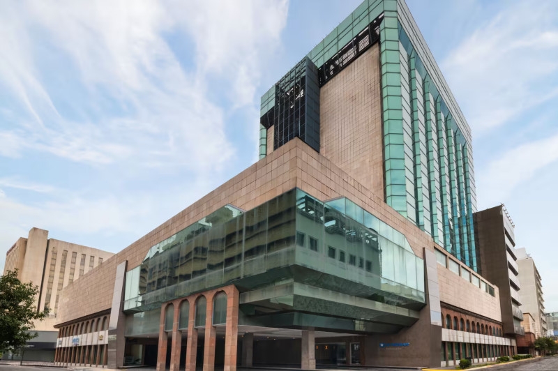 Ver aviso de uso de imágenes y contenido a pie de página.