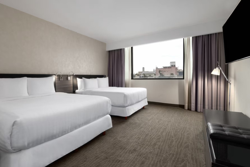 Ver aviso de uso de imágenes y contenido a pie de página.