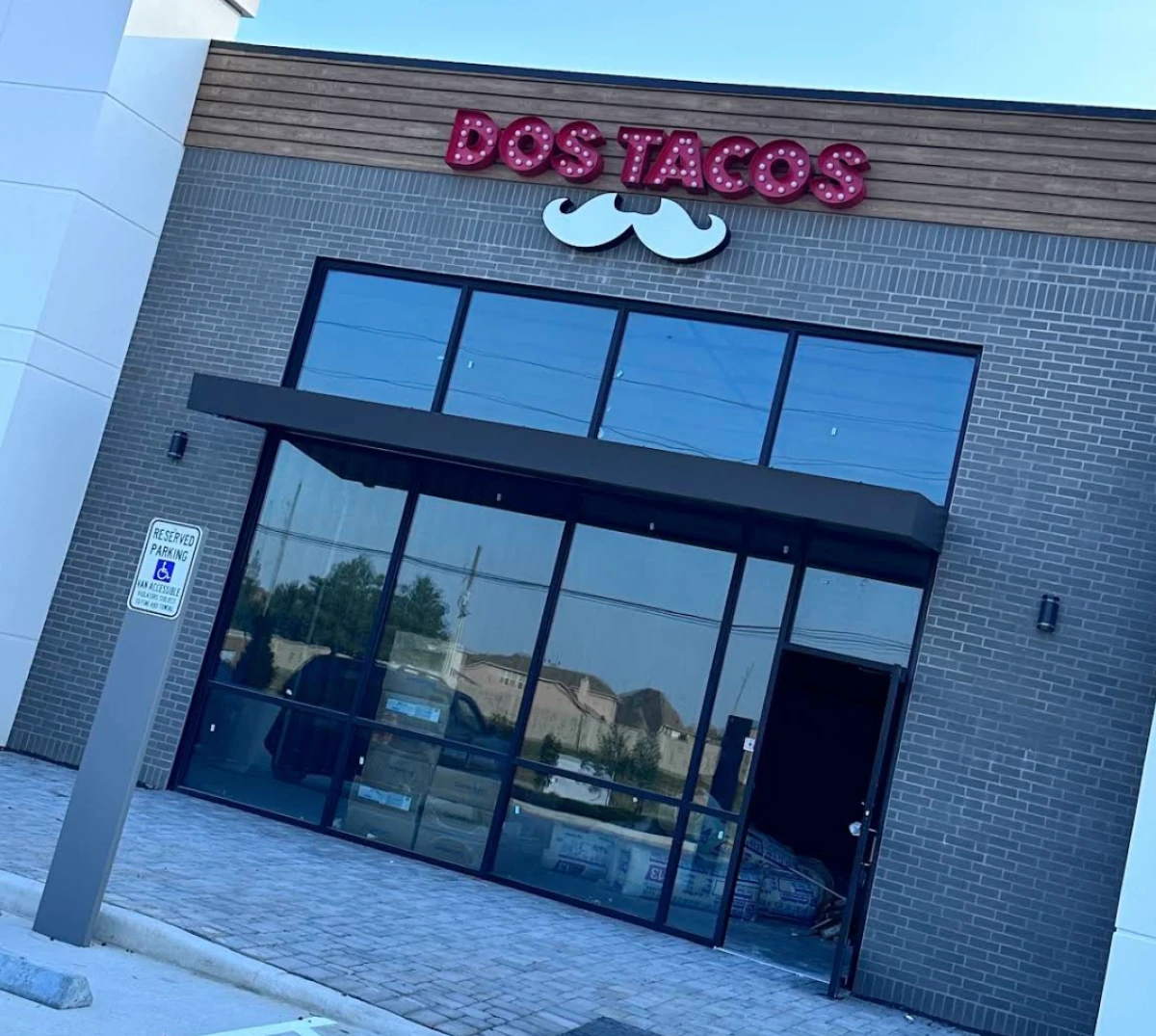 🌮 Street Tacos, Family Carnitas & an Open Kitchen: Dos Tacos in Katy - Imagen 2